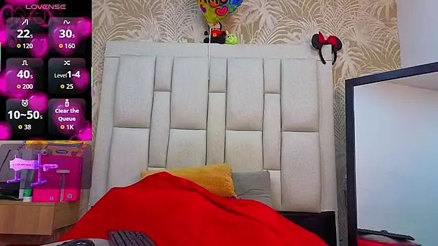 dafnnelewis online show from April 16, 11:44 am