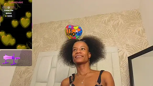 Snapshot of dafnnelewis chatting on June 2, 11:01 am dafnnelewis online show from June 2, 11:01 am