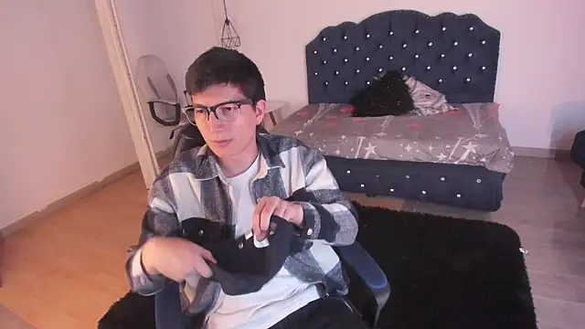 Golden-Boyy online show from September 26, 3:43 am