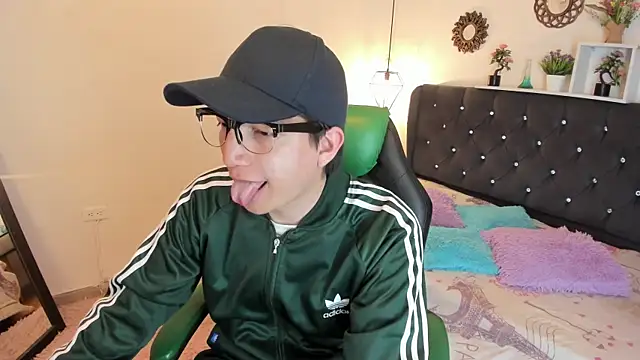 Golden-Boyy online show from October 8, 3:37 am