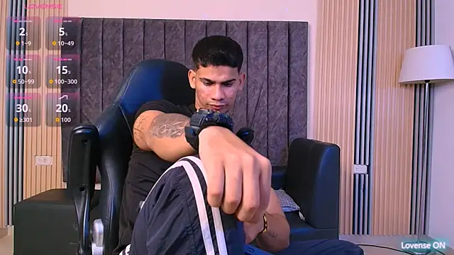 Snapshot of ANDRES_STUD chatting on July 20, 3:32 am ANDRES STUD online show from July 20, 3:32 am
