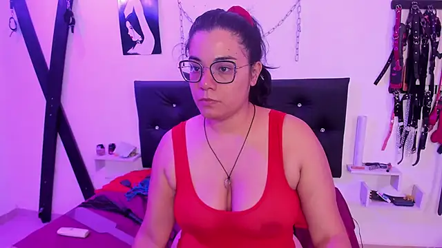 Julieta Carden  online show from March 14, 7:30 pm