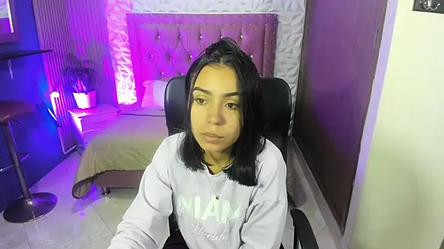Snapshot of julieta_fn chatting on June 20, 12:41 pm julieta fn online show from June 20, 12:41 pm