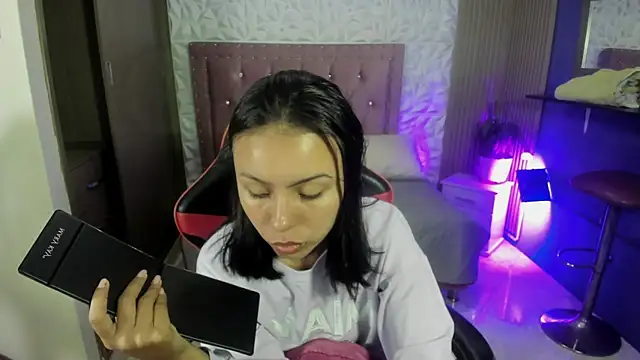 Snapshot of julieta_fn chatting on July 16, 12:55 pm julieta fn online show from July 16, 12:55 pm