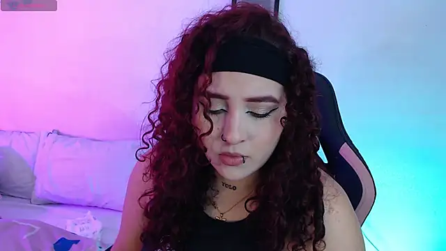 Snapshot of alaia_sweetxxx chatting on May 4, 11:01 pm alaia sweetxxx online show from May 4, 11:01 pm