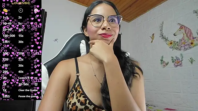 alisson hoffman05 online show from May 15, 11:45 pm