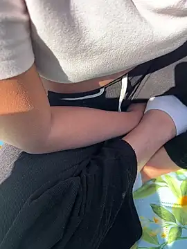 shakybabyx online show from March 19, 12:45 pm