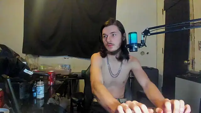 Snapshot of nuttyking2022 chatting on February 5, 1:44 pm nuttyking2022 online show from February 5, 1:44 pm