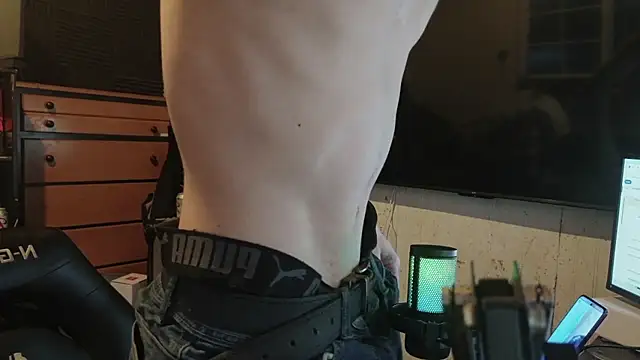 Snapshot of nuttyking2022 chatting on February 8, 1:20 am nuttyking2022 online show from February 8, 1:20 am