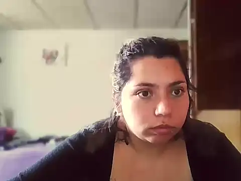 Snapshot of isabellapurple chatting on February 18, 7:32 pm isabellapurple online show from February 18, 7:32 pm