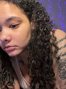 tastylolaaa online show from April 4, 9:51 am