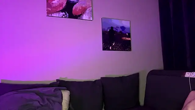 Tw1nFlame online show from March 11, 9:59 pm