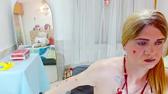 Snapshot of Dolldirtyxxx chatting on June 4, 5:13 am Dolldirtyxxx online show from June 4, 5:13 am