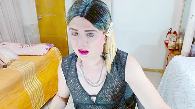 Snapshot of Dolldirtyxxx chatting on June 20, 5:21 am Dolldirtyxxx online show from June 20, 5:21 am