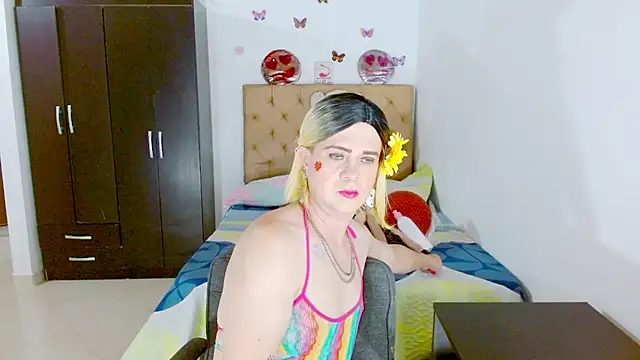 Snapshot of Dolldirtyxxx chatting on June 27, 5:34 am Dolldirtyxxx online show from June 27, 5:34 am