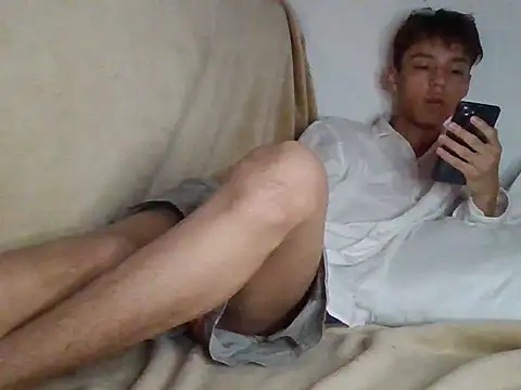 Snapshot of ChavoOT chatting on February 15, 2:04 am ChavoOT online show from February 15, 2:04 am