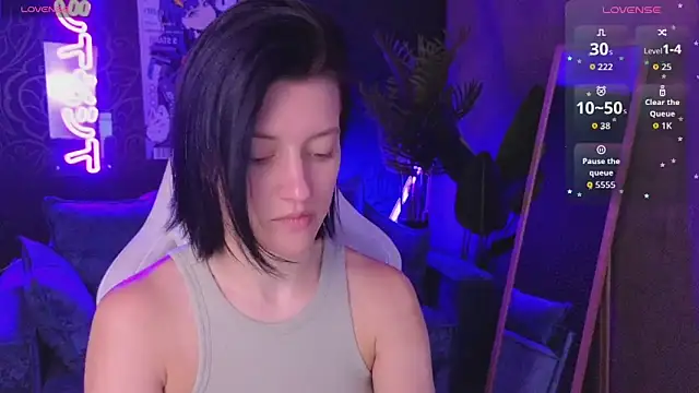 roxy riot  online show from March 31, 1:51 am