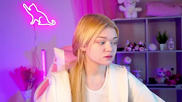 AdeleCartier online show from March 19, 9:27 pm