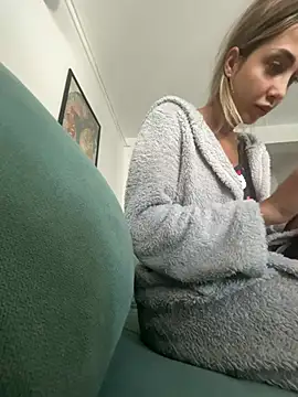 BonyBon29 online show from April 8, 8:25 am