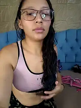 Snapshot of isabella_beauty_01 chatting on February 10, 1:01 pm isabella beauty 01 online show from February 10, 1:01 pm