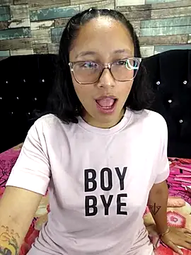 Snapshot of isabella_beauty_01 chatting on March 4, 1:06 pm isabella beauty 01 online show from March 4, 1:06 pm