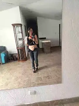 Snapshot of isabella_beauty_01 chatting on March 13, 1:18 pm isabella beauty 01 online show from March 13, 1:18 pm