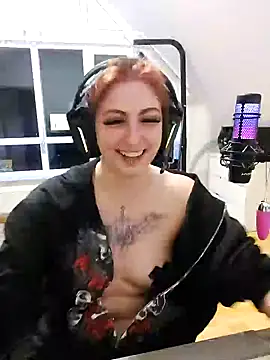 Snapshot of Gamergirl-Linela chatting on March 4, 12:07 am Gamergirl-Linela online show from March 4, 12:07 am