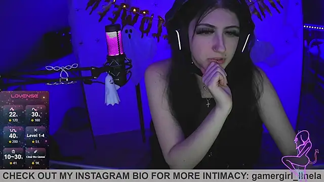 Snapshot of Gamergirl-Linela chatting on October 28, 9:50 pm Gamergirl-Linela online show from October 28, 9:50 pm