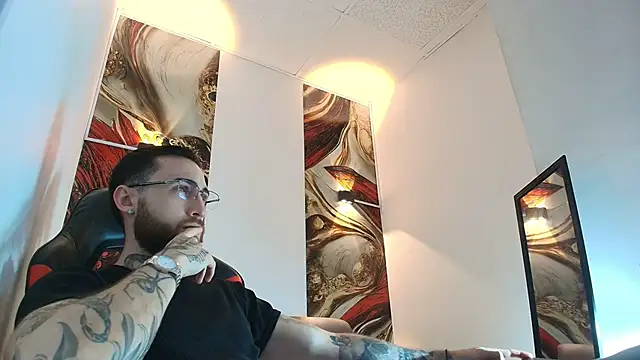 Snapshot of Luke_davis01 chatting on May 28, 1:08 pm Luke davis01 online show from May 28, 1:08 pm