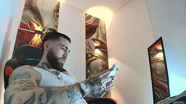 Snapshot of Luke_davis01 chatting on May 29, 1:09 pm Luke davis01 online show from May 29, 1:09 pm