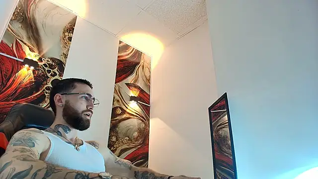 Snapshot of Luke_davis01 chatting on June 9, 1:01 pm Luke davis01 online show from June 9, 1:01 pm
