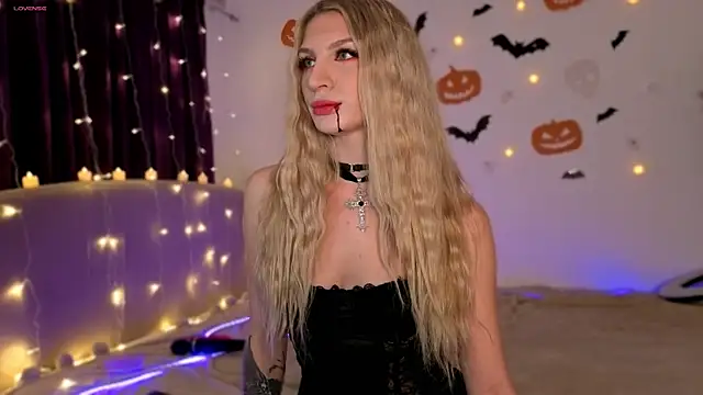 Nicole Hampton online show from October 30, 7:03 pm