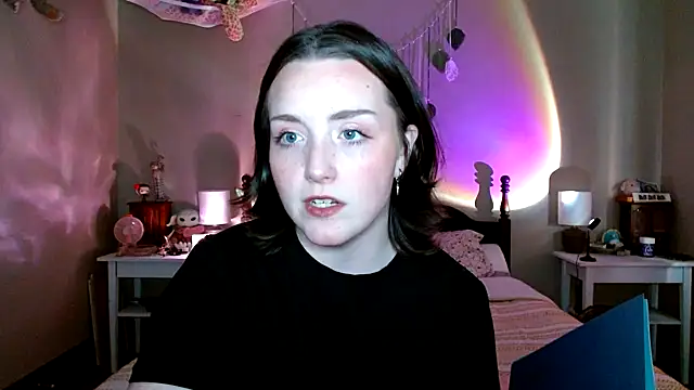 Snapshot of lilmisspuppet chatting on August 9, 10:47 pm lilmisspuppet online show from August 9, 10:47 pm