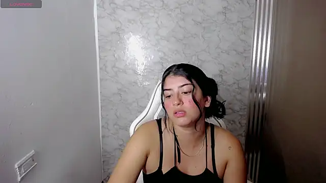 Snapshot of hello_kityy25 chatting on March 19, 2:26 am hello kityy25 online show from March 19, 2:26 am