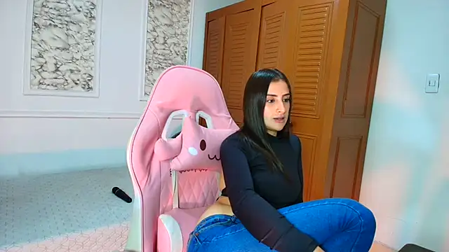 Snapshot of Danella_houston chatting on February 10, 7:18 pm Danella houston online show from February 10, 7:18 pm