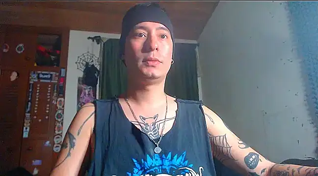 Snapshot of vampireathome chatting on February 5, 7:29 am vampireathome online show from February 5, 7:29 am