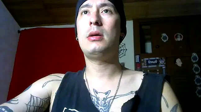 Snapshot of vampireathome chatting on February 20, 8:17 am vampireathome online show from February 20, 8:17 am