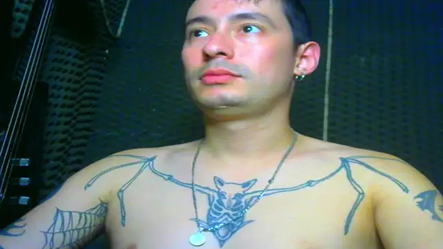 Snapshot of vampireathome chatting on March 4, 5:00 am vampireathome online show from March 4, 5:00 am