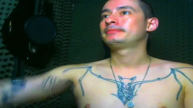 Snapshot of vampireathome chatting on March 17, 7:46 am vampireathome online show from March 17, 7:46 am