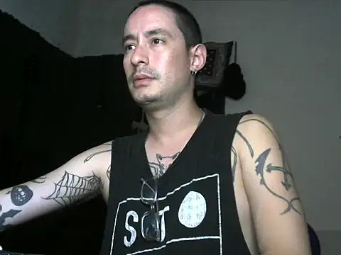 Snapshot of vampireathome chatting on September 18, 2:57 am vampireathome online show from September 18, 2:57 am