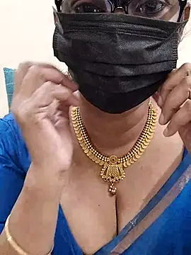 Snapshot of niiveditha chatting on February 18, 4:48 pm niiveditha online show from February 18, 4:48 pm