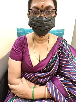 Snapshot of niiveditha chatting on February 22, 4:30 pm niiveditha online show from February 22, 4:30 pm