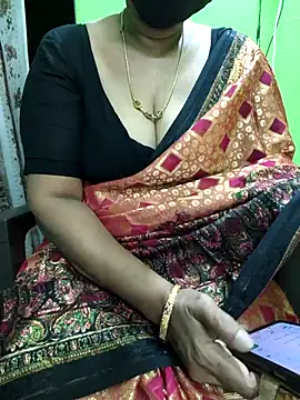 Snapshot of niiveditha chatting on October 13, 3:06 am niiveditha online show from October 13, 3:06 am