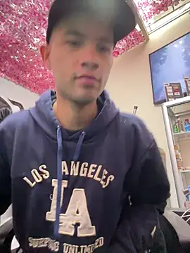 Snapshot of Twink_X chatting on February 9, 9:39 pm Twink X online show from February 9, 9:39 pm