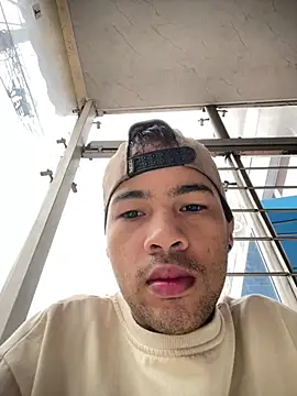 Snapshot of Twink_X chatting on February 15, 3:28 pm Twink X online show from February 15, 3:28 pm