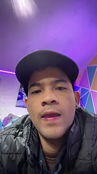 Snapshot of Twink_X chatting on February 19, 1:08 am Twink X online show from February 19, 1:08 am