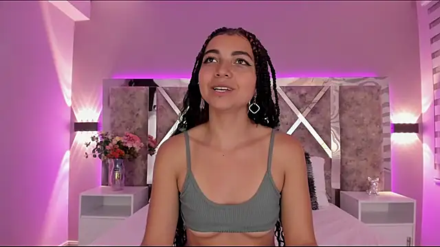 Snapshot of ValerieHyde chatting on March 1, 6:03 am ValerieHyde online show from March 1, 6:03 am