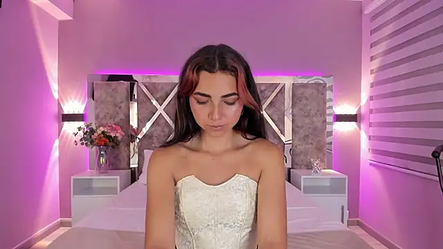 Snapshot of ValerieHyde chatting on March 8, 3:28 am ValerieHyde online show from March 8, 3:28 am