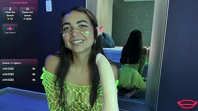 Snapshot of ValerieHyde chatting on March 18, 6:36 am ValerieHyde online show from March 18, 6:36 am