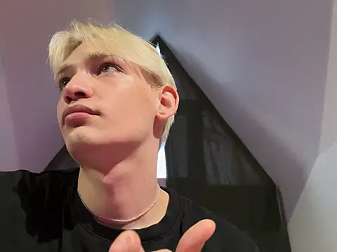 Julian wins online show from February 8, 11:01 am